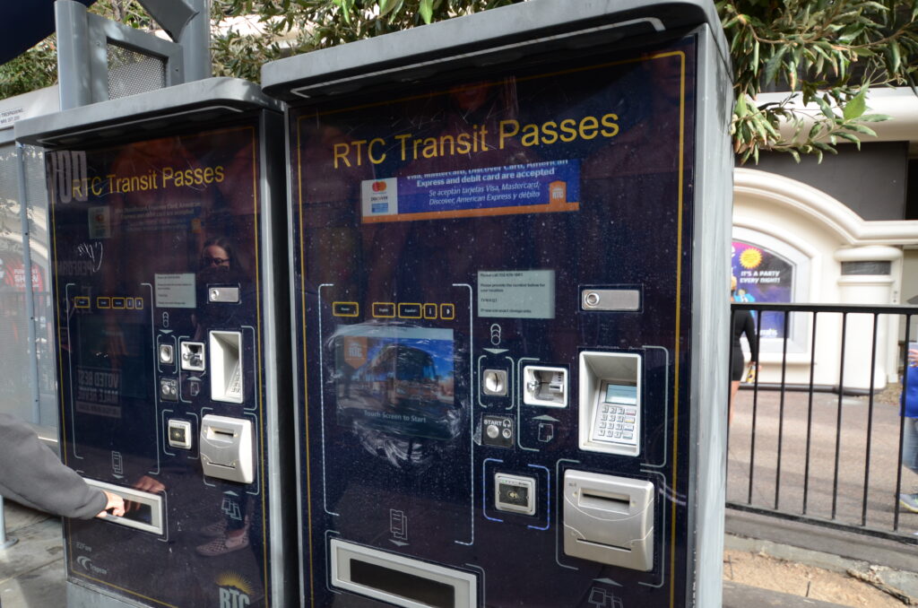 RTCバスのパス自販機