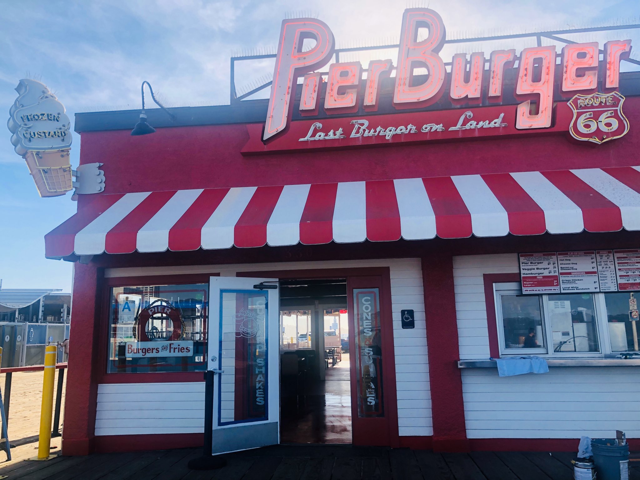 Santa_Monica_Pier_Burger