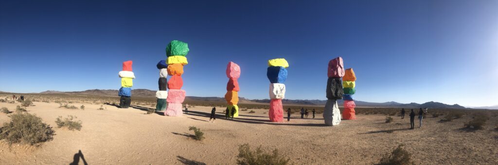 セブン マジック マウンテン Seven Magic Mountains – ラスベガス