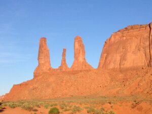 monument-valley-スリーシスターズ