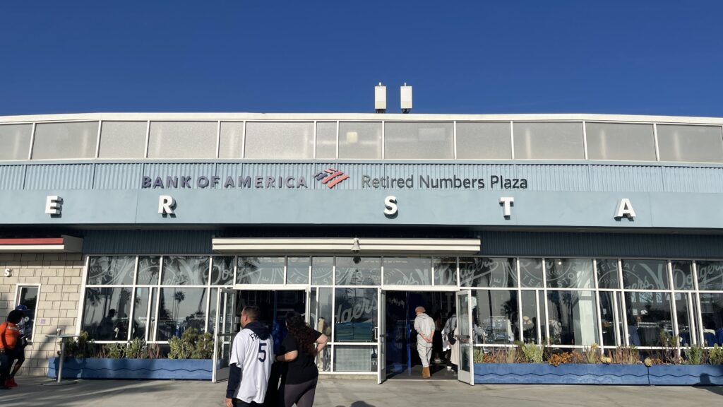 ロサンゼルス ドジャースタジアム 試合日程-2025 と 公式チケット購入